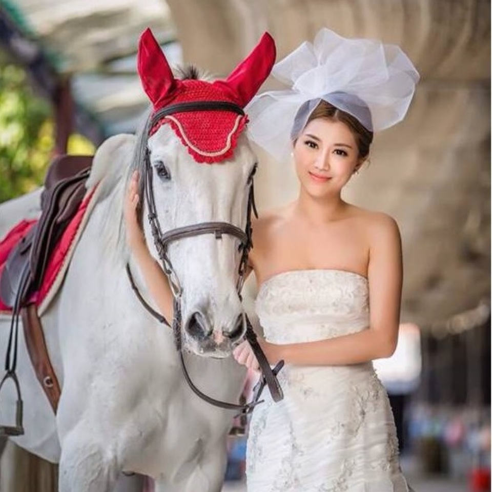 如何拍出最美婚纱照？邀请马儿来出镜~