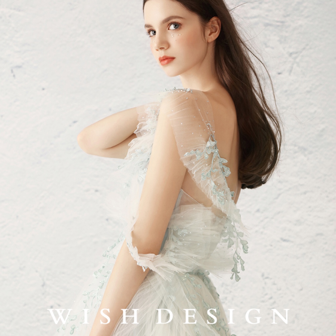 莉吉雅的舞剧，兰奕清新婚纱，裙上枝桠舞动生长