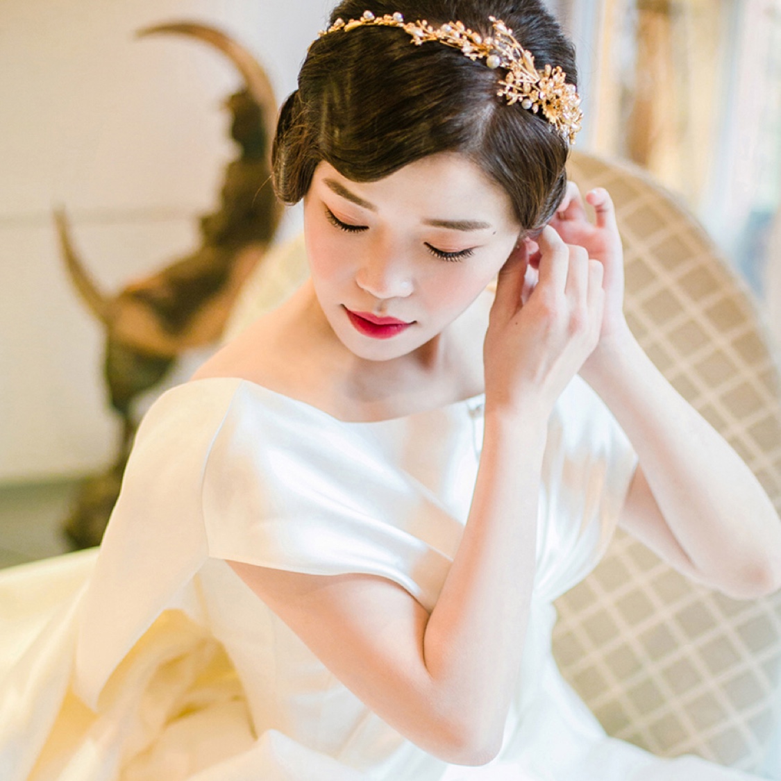 洛卡的婚约，兰奕婚纱设计